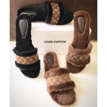 Louis Vuition Comfortable Fur Slippers SCM-013