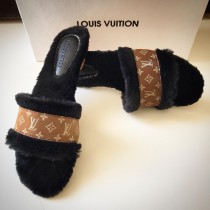 Louis Vuition Comfortable Fur Slippers SCM-013